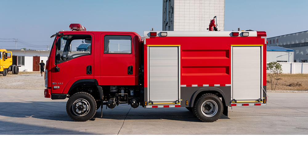随专四驱水罐消防车图7