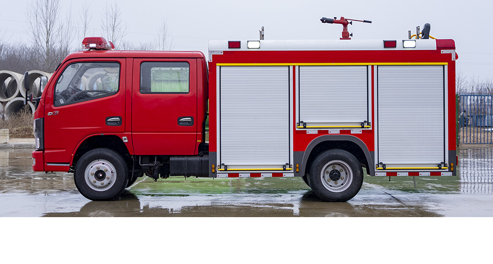 东风小多利卡内藏水罐消防车图3