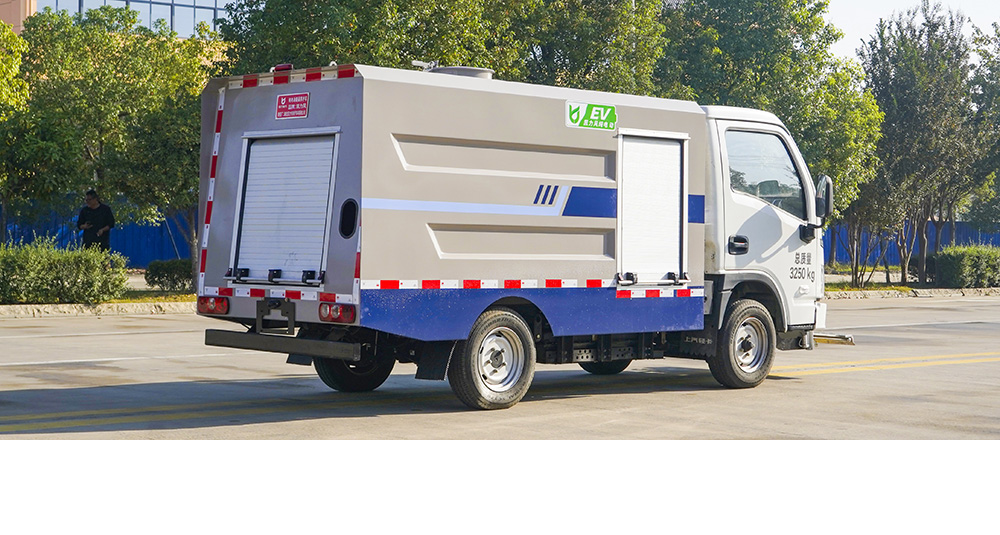 上汽跃进纯电路面清洗车图3