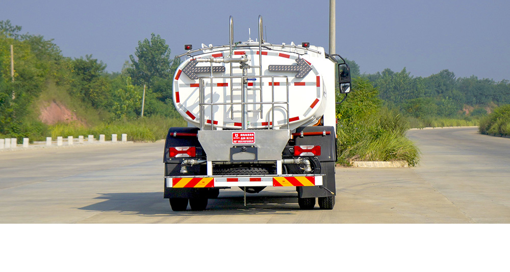 上汽跃进纯电路面清洗车图8