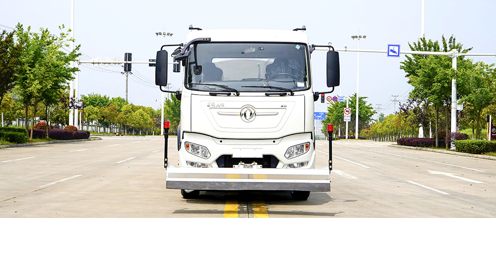 东风天锦纯电路面清洗车图7