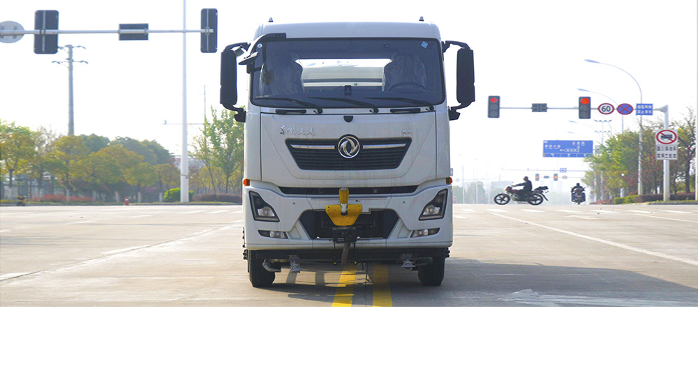 东风天龙纯电绿化喷洒车图6