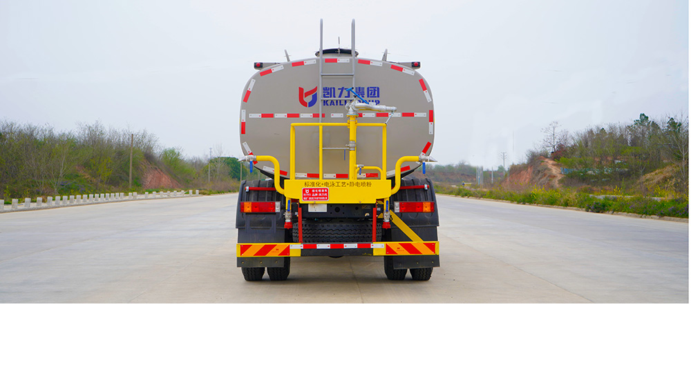 陕汽德龙L3000洒水车图8