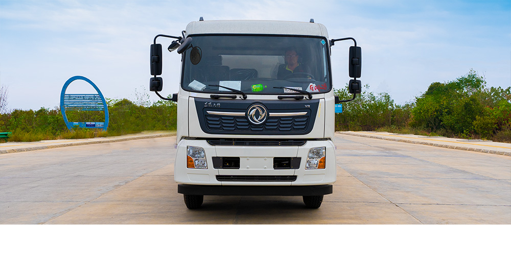 东风天锦绿化喷洒车图7