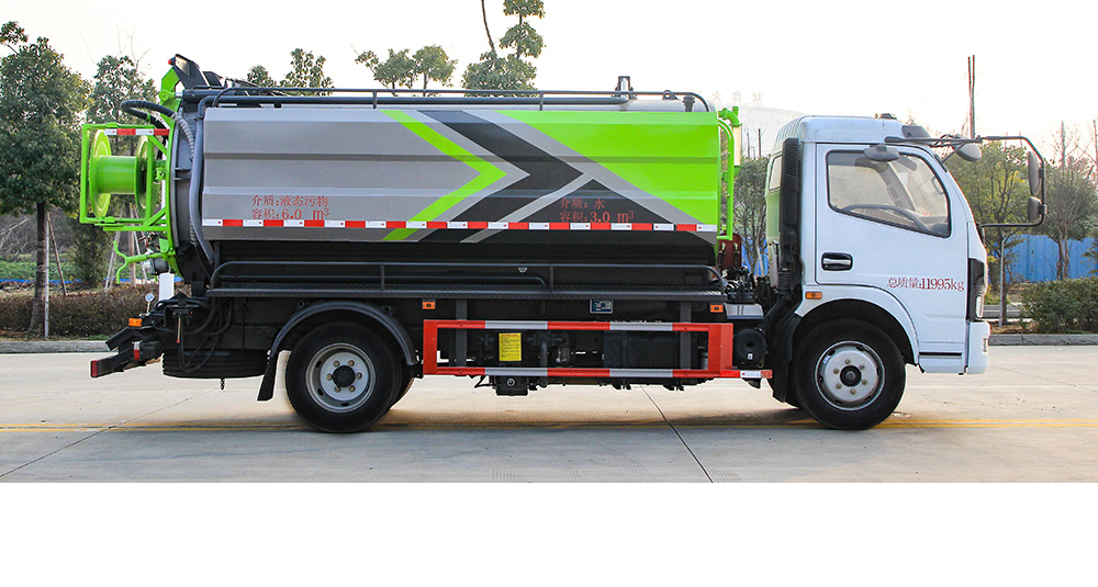 东风大多利卡清洗吸污车（方罐）图3