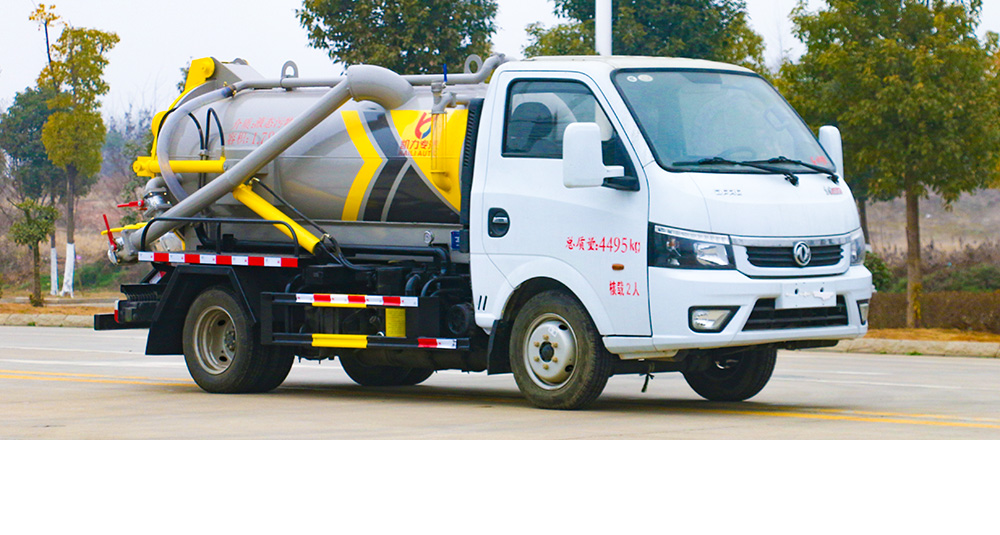 东风途逸吸污车图1