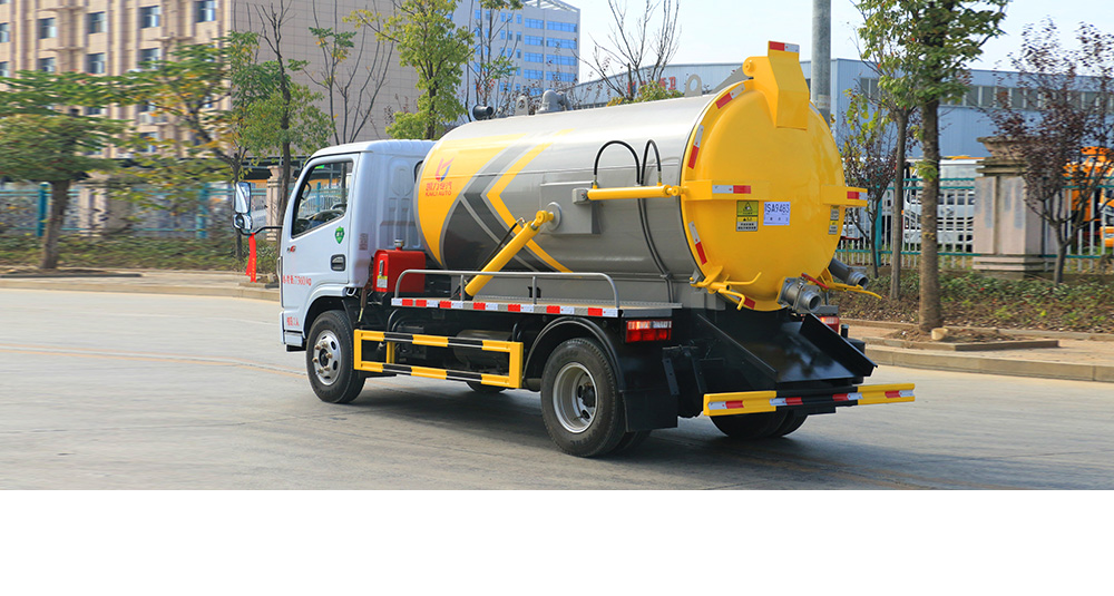 东风小多利卡吸污车图6