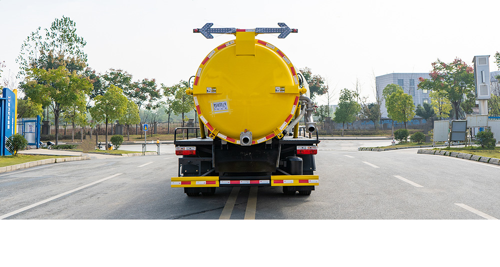 东风大多利卡吸污车图8