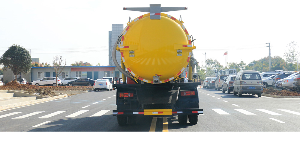 东风华神KL5吸污车图6