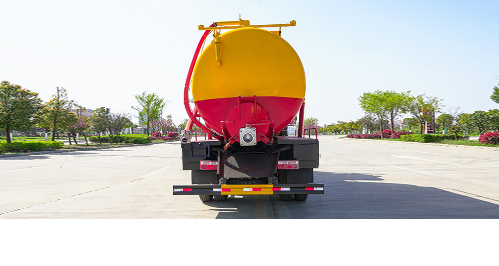 福田小三轴吸污车图7