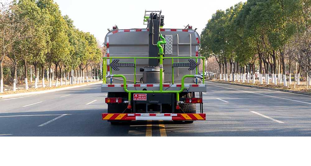 东风天锦光伏清洗车图7