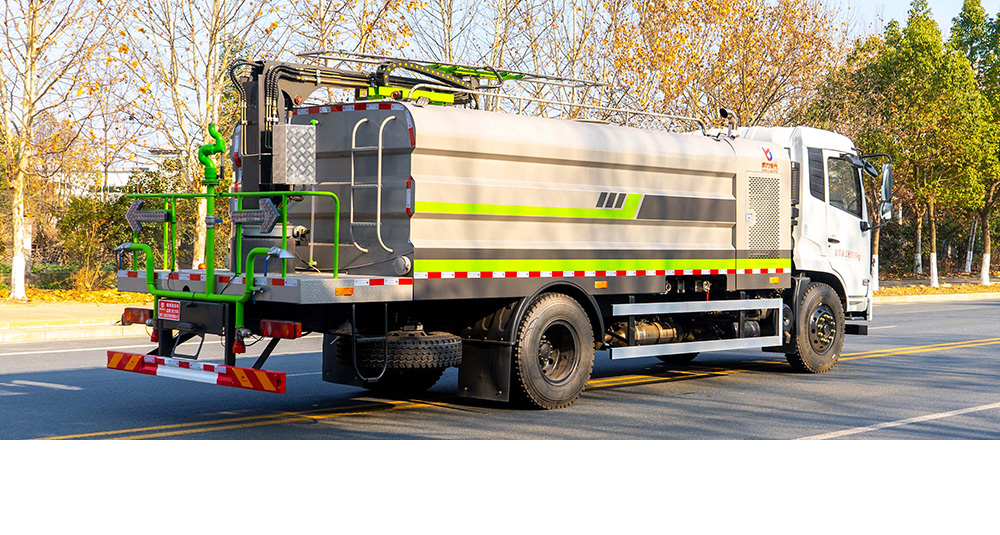 东风天锦光伏清洗车图5