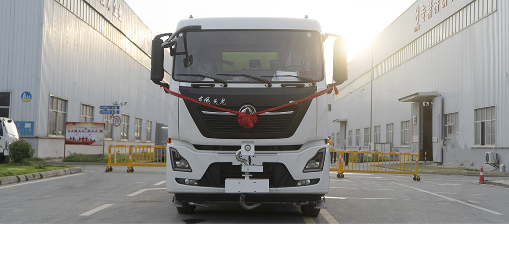 东风天龙洗扫车图6