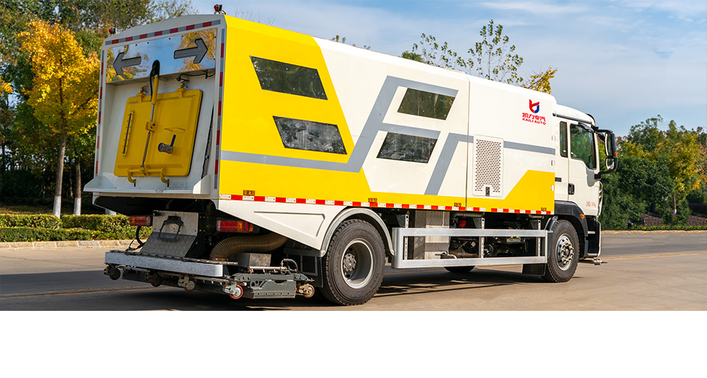 重汽豪沃深度保洁车图5