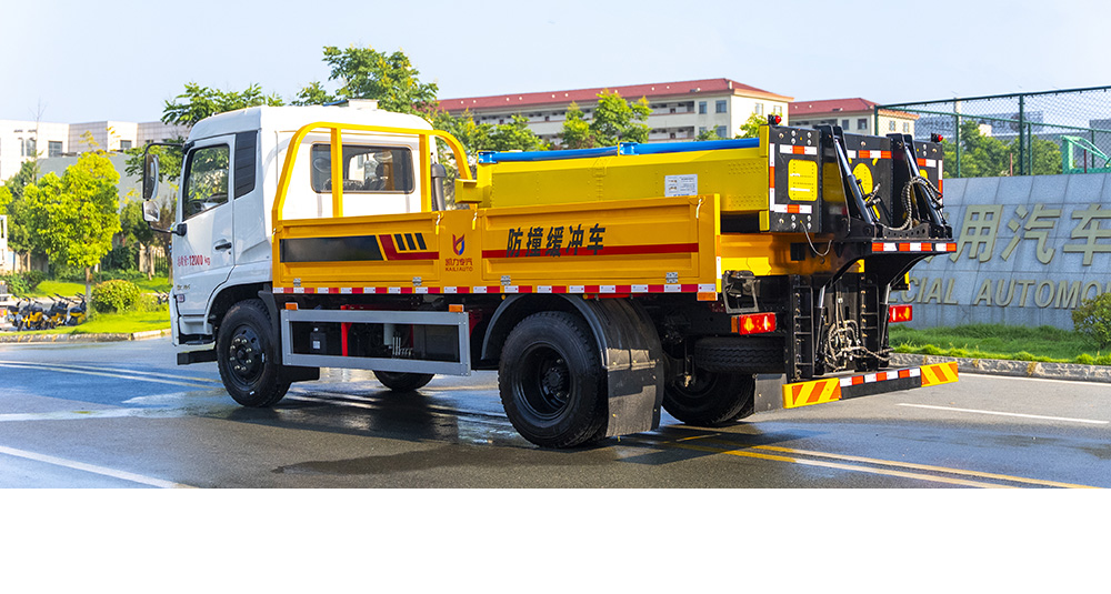 东风天锦防撞缓冲车图7