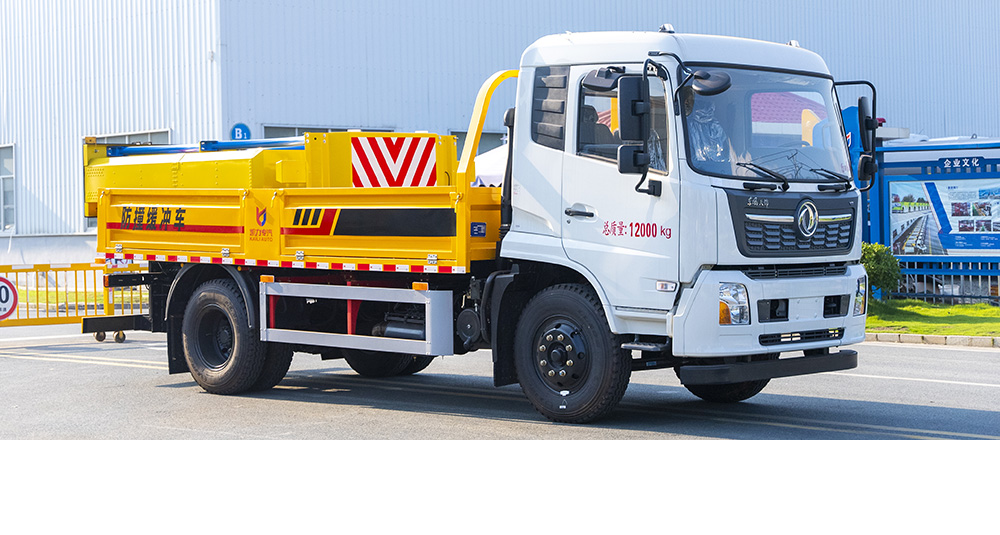 东风天锦防撞缓冲车图1