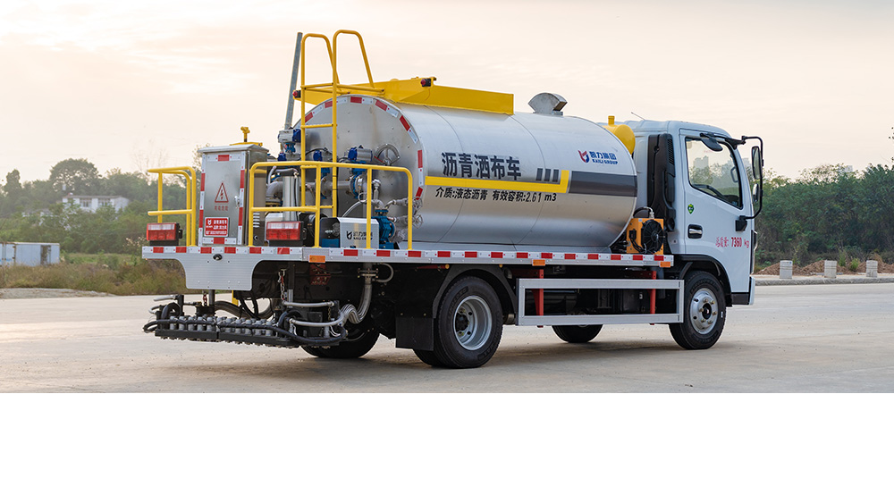 东风小多利卡沥青洒布车图3