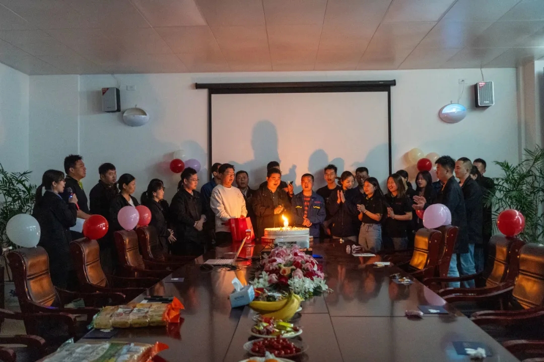 【生日会】耕耘五月 愿你心怀热爱 向阳生长